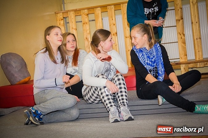 Zdjęcie w galerii na portalu naszraciborz.pl: Świetna zabawa w czasie Nocy Tolerancji w Gimnazjum Nr 5 wiadomości z regionu