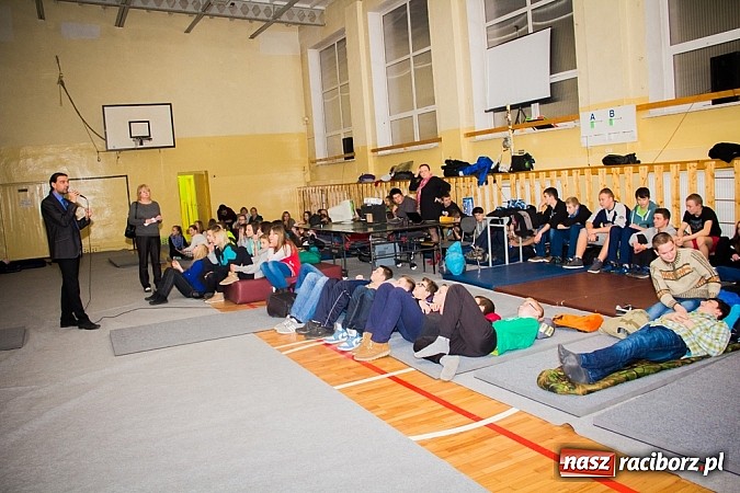 Zdjęcie w galerii na portalu naszraciborz.pl: Świetna zabawa w czasie Nocy Tolerancji w Gimnazjum Nr 5 wiadomości z regionu