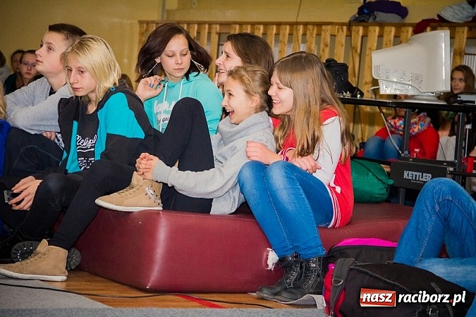 Zdjęcie w galerii na portalu naszraciborz.pl: Świetna zabawa w czasie Nocy Tolerancji w Gimnazjum Nr 5 wiadomości z regionu