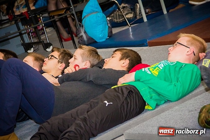 Zdjęcie w galerii na portalu naszraciborz.pl: Świetna zabawa w czasie Nocy Tolerancji w Gimnazjum Nr 5 wiadomości z regionu