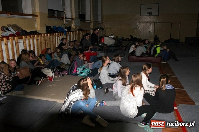 Zdjęcie w galerii na portalu naszraciborz.pl: Świetna zabawa w czasie Nocy Tolerancji w Gimnazjum Nr 5 wiadomości z regionu