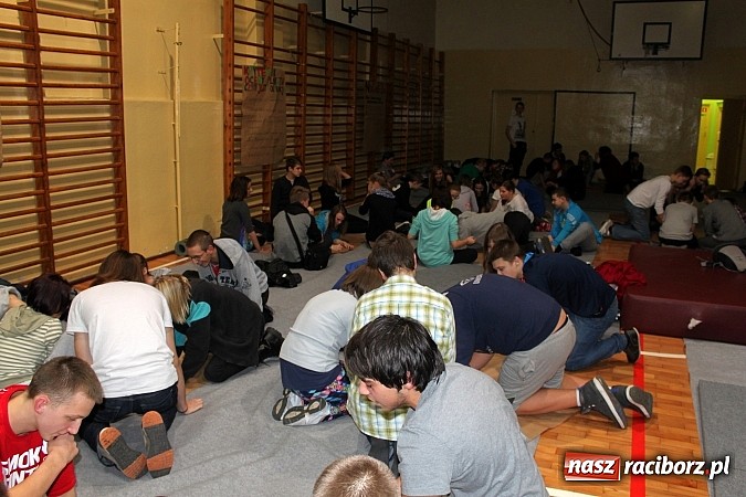 Zdjęcie w galerii na portalu naszraciborz.pl: Świetna zabawa w czasie Nocy Tolerancji w Gimnazjum Nr 5 wiadomości z regionu