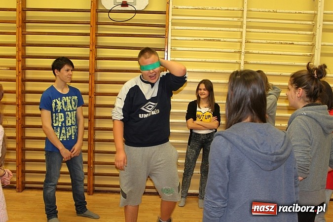 Zdjęcie w galerii na portalu naszraciborz.pl: Świetna zabawa w czasie Nocy Tolerancji w Gimnazjum Nr 5 wiadomości z regionu