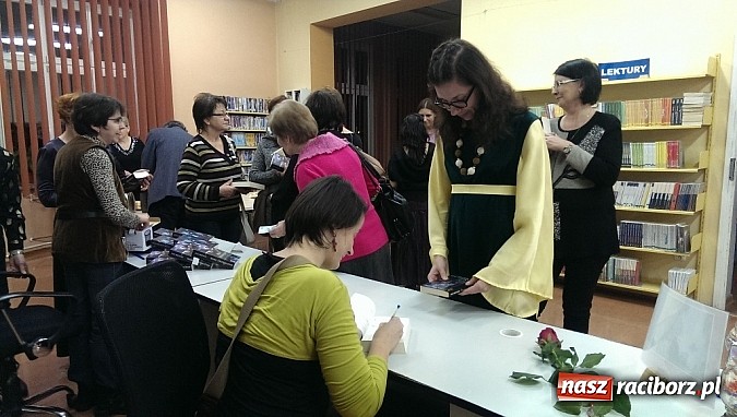 Zdjęcie w galerii na portalu naszraciborz.pl:  Noc jest ciemna i pełna strachów, a biblioteka czuwa wiadomości z regionu