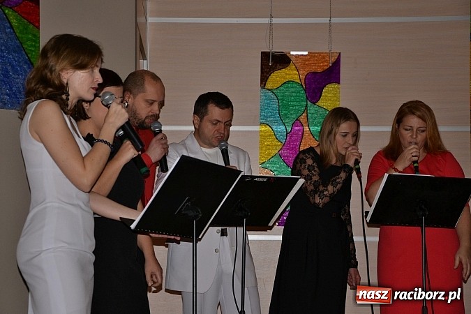Zdjęcie w galerii na portalu naszraciborz.pl: Muzyczny wieczór przy świecach i wernisaż wiadomości z regionu