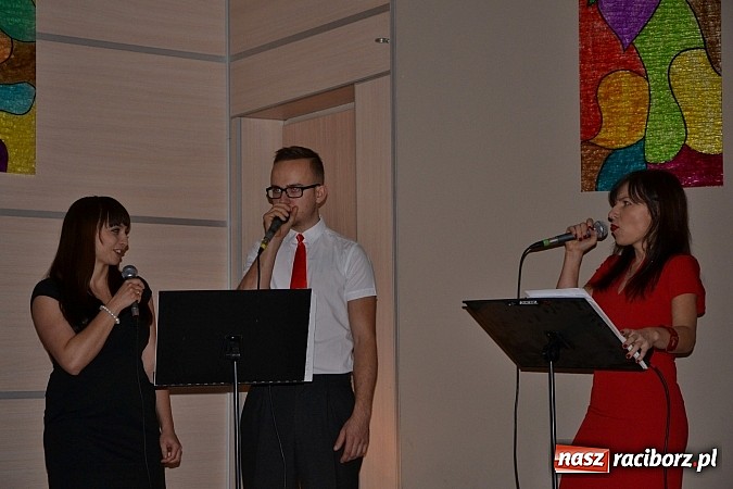 Zdjęcie w galerii na portalu naszraciborz.pl: Muzyczny wieczór przy świecach i wernisaż wiadomości z regionu
