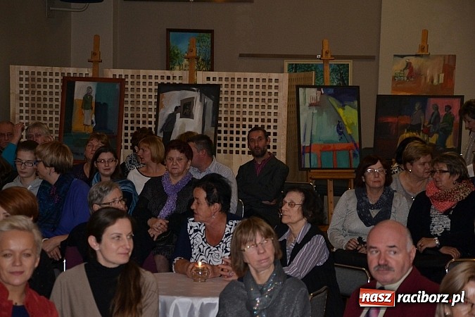 Zdjęcie w galerii na portalu naszraciborz.pl: Muzyczny wieczór przy świecach i wernisaż wiadomości z regionu