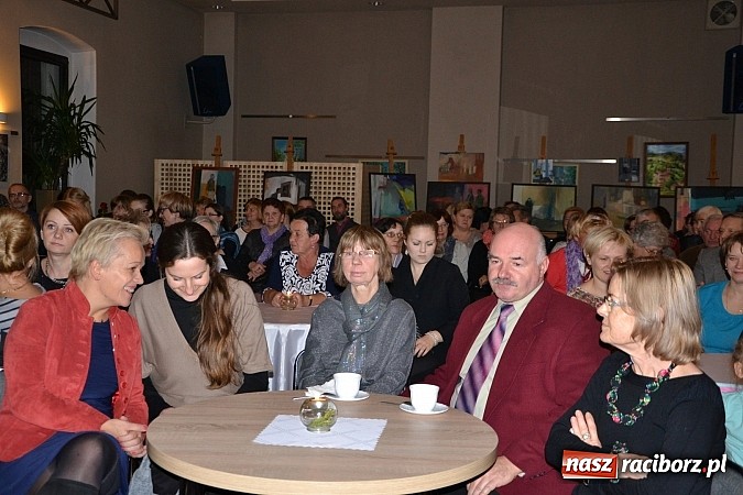 Zdjęcie w galerii na portalu naszraciborz.pl: Muzyczny wieczór przy świecach i wernisaż wiadomości z regionu