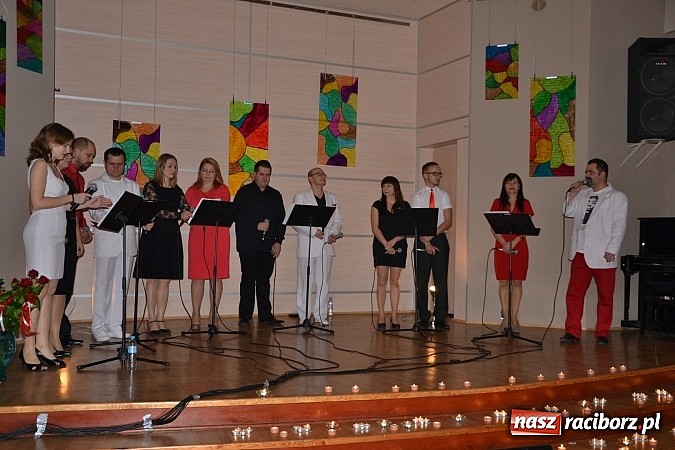 Zdjęcie w galerii na portalu naszraciborz.pl: Muzyczny wieczór przy świecach i wernisaż wiadomości z regionu