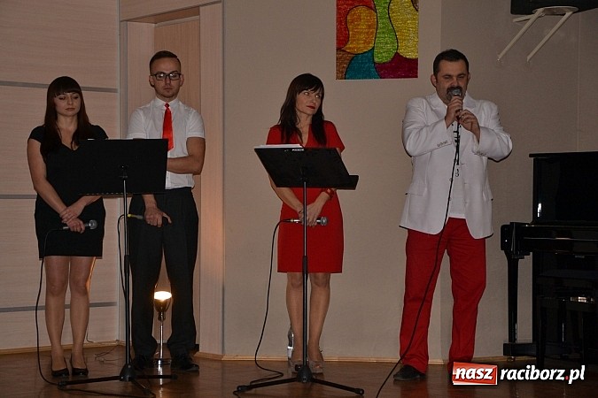 Zdjęcie w galerii na portalu naszraciborz.pl: Muzyczny wieczór przy świecach i wernisaż wiadomości z regionu