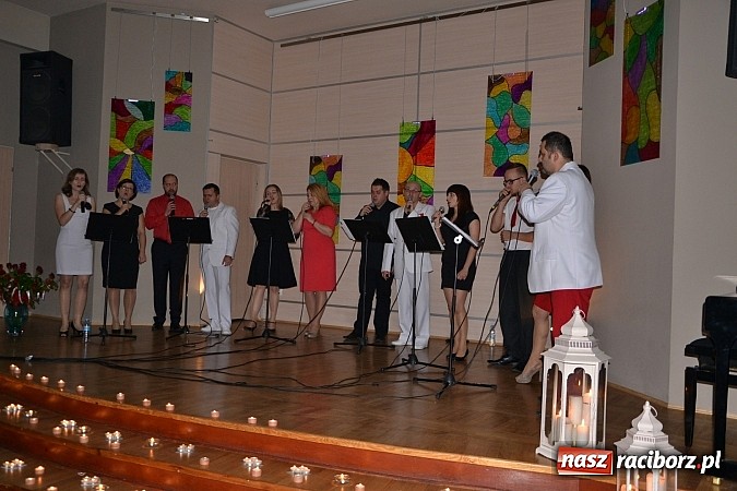 Zdjęcie w galerii na portalu naszraciborz.pl: Muzyczny wieczór przy świecach i wernisaż wiadomości z regionu