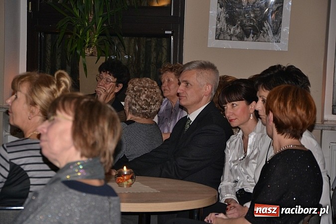 Zdjęcie w galerii na portalu naszraciborz.pl: Muzyczny wieczór przy świecach i wernisaż wiadomości z regionu