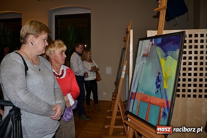 Zdjęcie w galerii na portalu naszraciborz.pl: Muzyczny wieczór przy świecach i wernisaż wiadomości z regionu