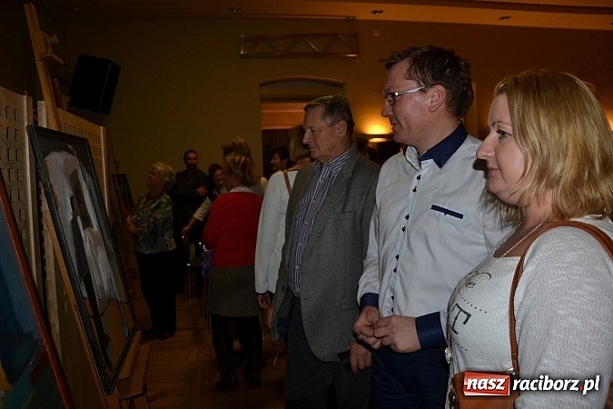 Zdjęcie w galerii na portalu naszraciborz.pl: Muzyczny wieczór przy świecach i wernisaż wiadomości z regionu