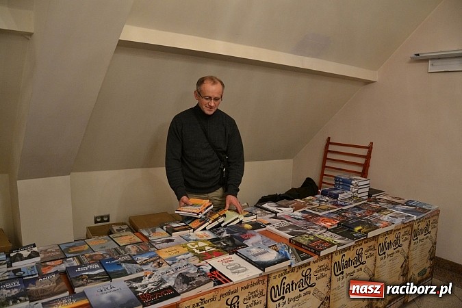 Zdjęcie w galerii na portalu naszraciborz.pl: XI Festiwal Podróżniczy Wiatraki - pełna sala na Bieleckim wiadomości z regionu