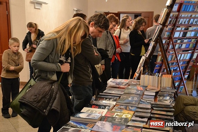 Zdjęcie w galerii na portalu naszraciborz.pl: XI Festiwal Podróżniczy Wiatraki - pełna sala na Bieleckim wiadomości z regionu