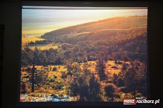 Zdjęcie w galerii na portalu naszraciborz.pl: XI Festiwal Podróżniczy Wiatraki - pełna sala na Bieleckim wiadomości z regionu