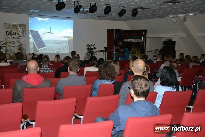 Zdjęcie w galerii na portalu naszraciborz.pl: XI Festiwal Podróżniczy Wiatraki - pełna sala na Bieleckim wiadomości z regionu