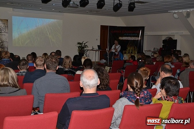 Zdjęcie w galerii na portalu naszraciborz.pl: XI Festiwal Podróżniczy Wiatraki - pełna sala na Bieleckim wiadomości z regionu