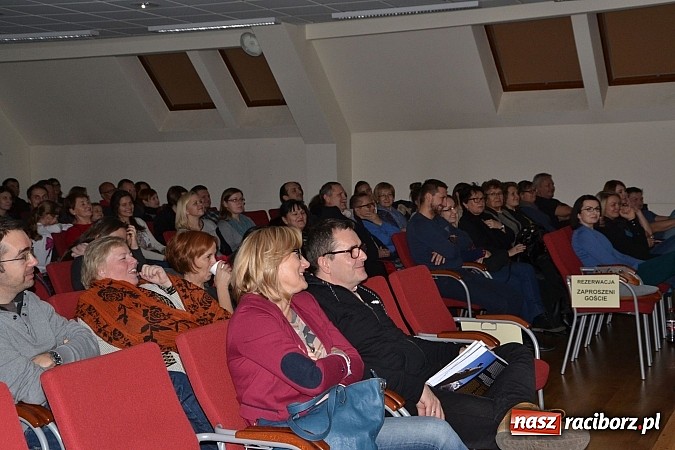 Zdjęcie w galerii na portalu naszraciborz.pl: XI Festiwal Podróżniczy Wiatraki - pełna sala na Bieleckim wiadomości z regionu