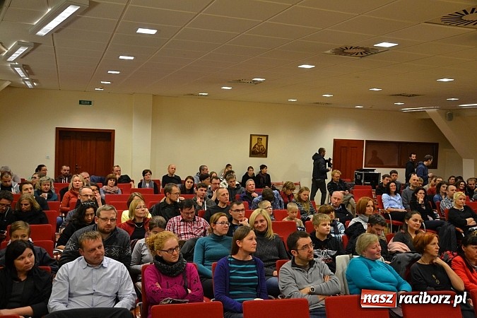 Zdjęcie w galerii na portalu naszraciborz.pl: XI Festiwal Podróżniczy Wiatraki - pełna sala na Bieleckim wiadomości z regionu