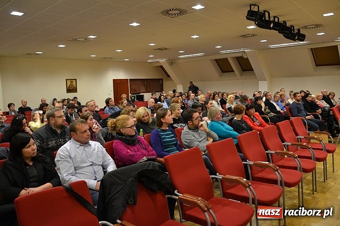 Zdjęcie w galerii na portalu naszraciborz.pl: XI Festiwal Podróżniczy Wiatraki - pełna sala na Bieleckim wiadomości z regionu