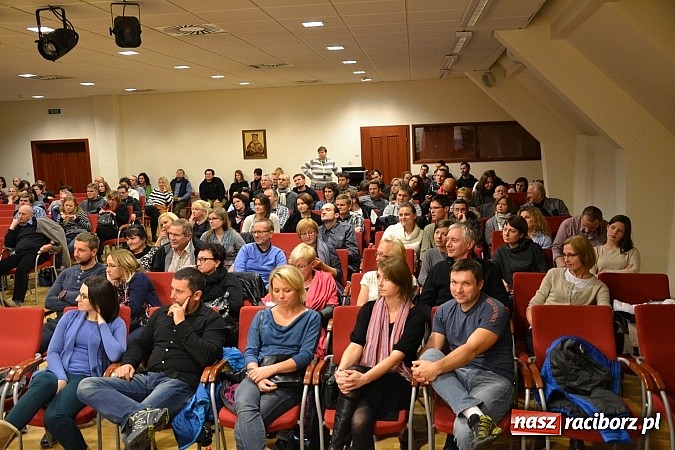 Zdjęcie w galerii na portalu naszraciborz.pl: XI Festiwal Podróżniczy Wiatraki - pełna sala na Bieleckim wiadomości z regionu