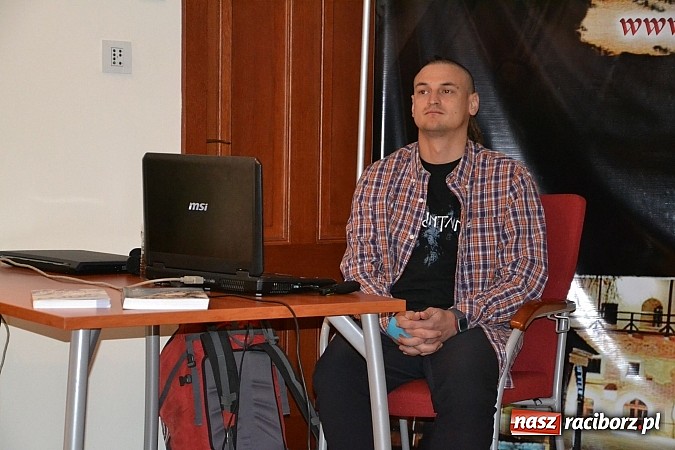 Zdjęcie w galerii na portalu naszraciborz.pl: XI Festiwal Podróżniczy Wiatraki - pełna sala na Bieleckim wiadomości z regionu