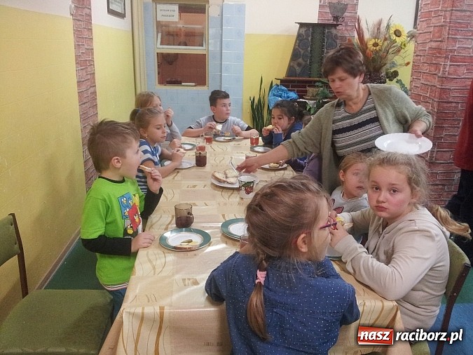 Zdjęcie w galerii na portalu naszraciborz.pl: Biwak nocny w Zespole Szk&oacute;ł w Krzanowicach wiadomości z regionu