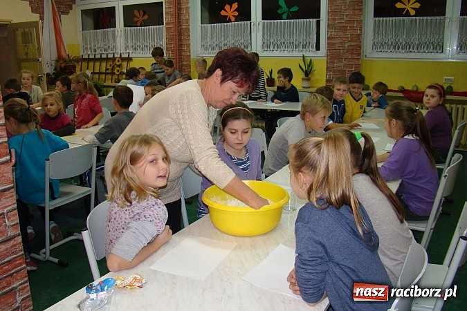 Zdjęcie w galerii na portalu naszraciborz.pl: Biwak nocny w Zespole Szk&oacute;ł w Krzanowicach wiadomości z regionu