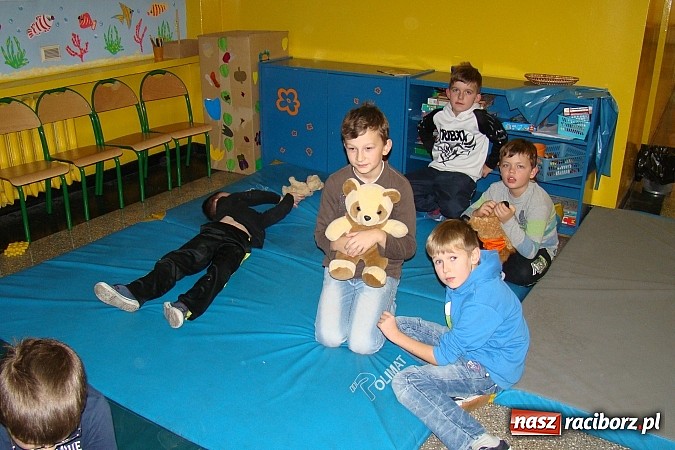 Zdjęcie w galerii na portalu naszraciborz.pl: Biwak nocny w Zespole Szk&oacute;ł w Krzanowicach wiadomości z regionu