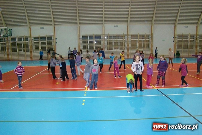 Zdjęcie w galerii na portalu naszraciborz.pl: Biwak nocny w Zespole Szk&oacute;ł w Krzanowicach wiadomości z regionu