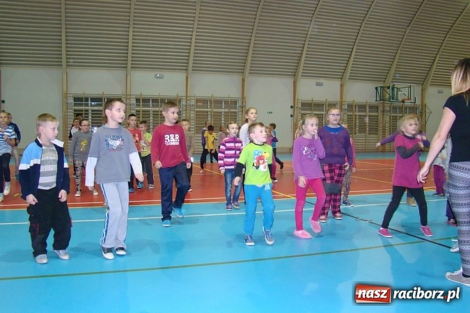 Zdjęcie w galerii na portalu naszraciborz.pl: Biwak nocny w Zespole Szk&oacute;ł w Krzanowicach wiadomości z regionu