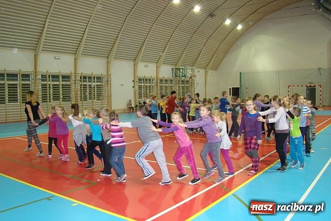 Zdjęcie w galerii na portalu naszraciborz.pl: Biwak nocny w Zespole Szk&oacute;ł w Krzanowicach wiadomości z regionu