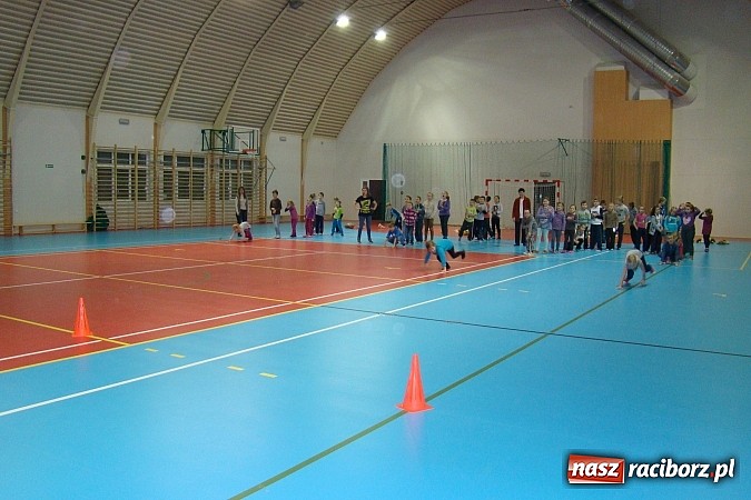 Zdjęcie w galerii na portalu naszraciborz.pl: Biwak nocny w Zespole Szk&oacute;ł w Krzanowicach wiadomości z regionu