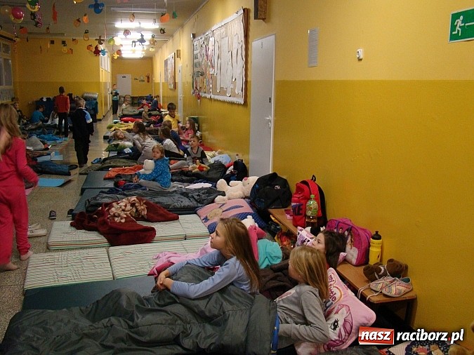 Zdjęcie w galerii na portalu naszraciborz.pl: Biwak nocny w Zespole Szk&oacute;ł w Krzanowicach wiadomości z regionu