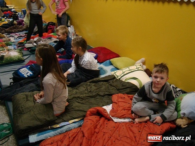 Zdjęcie w galerii na portalu naszraciborz.pl: Biwak nocny w Zespole Szk&oacute;ł w Krzanowicach wiadomości z regionu