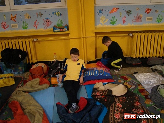 Zdjęcie w galerii na portalu naszraciborz.pl: Biwak nocny w Zespole Szk&oacute;ł w Krzanowicach wiadomości z regionu