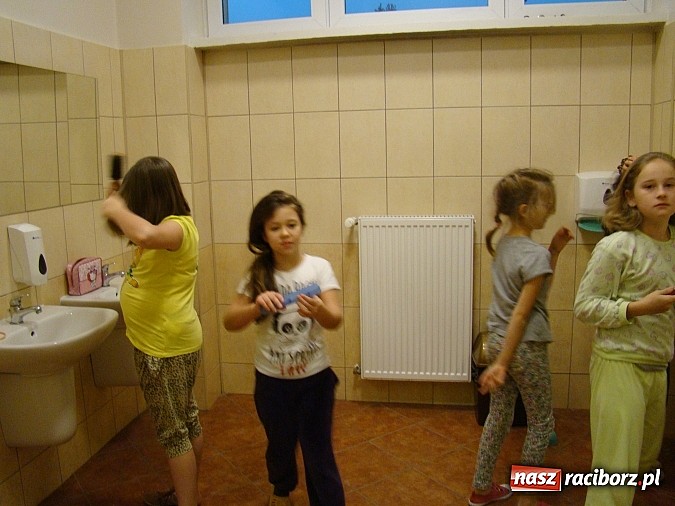 Zdjęcie w galerii na portalu naszraciborz.pl: Biwak nocny w Zespole Szk&oacute;ł w Krzanowicach wiadomości z regionu