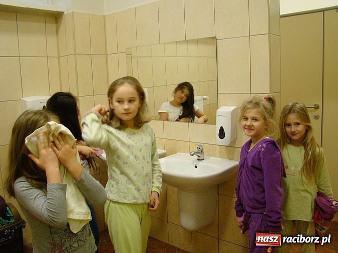 Zdjęcie w galerii na portalu naszraciborz.pl: Biwak nocny w Zespole Szk&oacute;ł w Krzanowicach wiadomości z regionu