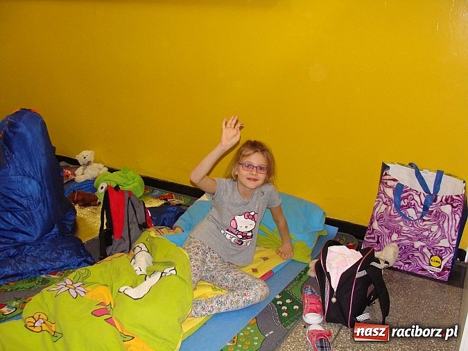 Zdjęcie w galerii na portalu naszraciborz.pl: Biwak nocny w Zespole Szk&oacute;ł w Krzanowicach wiadomości z regionu