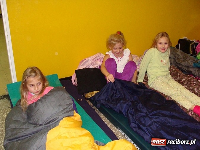 Zdjęcie w galerii na portalu naszraciborz.pl: Biwak nocny w Zespole Szk&oacute;ł w Krzanowicach wiadomości z regionu