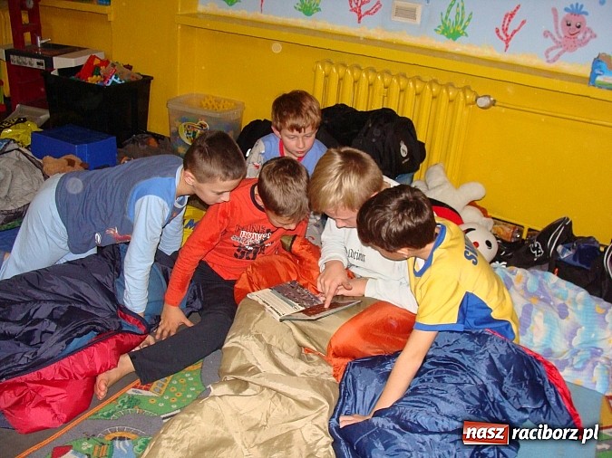 Zdjęcie w galerii na portalu naszraciborz.pl: Biwak nocny w Zespole Szk&oacute;ł w Krzanowicach wiadomości z regionu