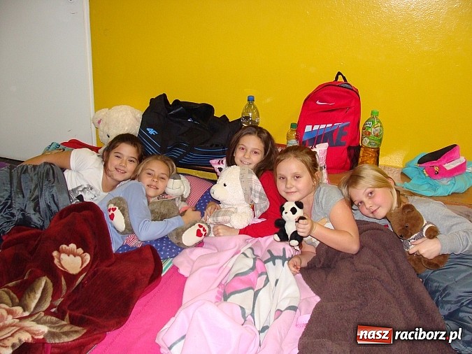 Zdjęcie w galerii na portalu naszraciborz.pl: Biwak nocny w Zespole Szk&oacute;ł w Krzanowicach wiadomości z regionu