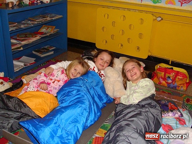 Zdjęcie w galerii na portalu naszraciborz.pl: Biwak nocny w Zespole Szk&oacute;ł w Krzanowicach wiadomości z regionu