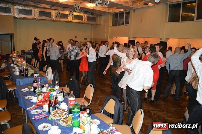 Zdjęcie w galerii na portalu naszraciborz.pl: Szalona zabawa andrzejkowa OSP Pietraszyn wiadomości z regionu