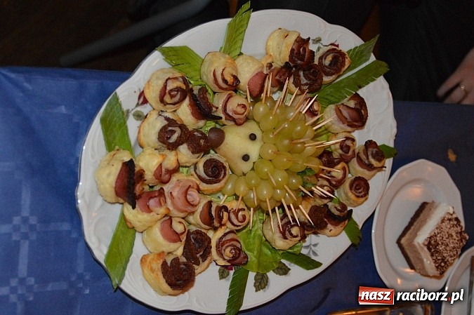 Zdjęcie w galerii na portalu naszraciborz.pl: Szalona zabawa andrzejkowa OSP Pietraszyn wiadomości z regionu