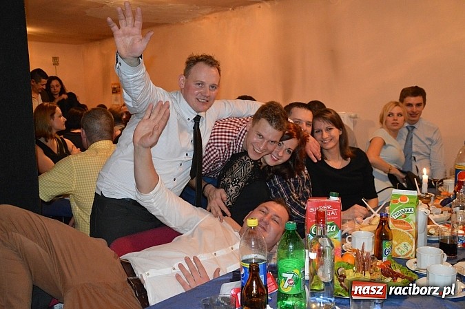 Zdjęcie w galerii na portalu naszraciborz.pl: Szalona zabawa andrzejkowa OSP Pietraszyn wiadomości z regionu