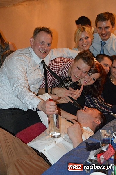 Zdjęcie w galerii na portalu naszraciborz.pl: Szalona zabawa andrzejkowa OSP Pietraszyn wiadomości z regionu