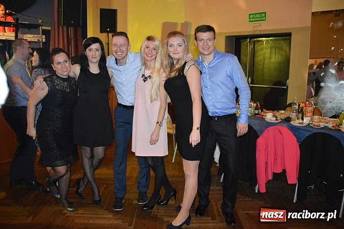 Zdjęcie w galerii na portalu naszraciborz.pl: Szalona zabawa andrzejkowa OSP Pietraszyn wiadomości z regionu